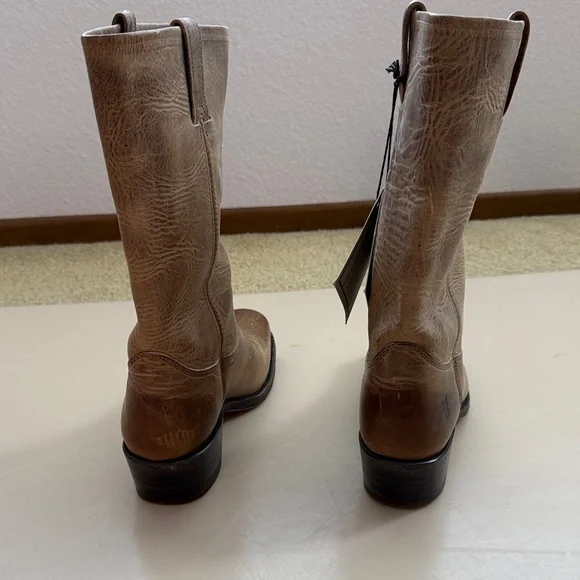 Frye boots NWT Timeless and quality - Picture 4 of 13